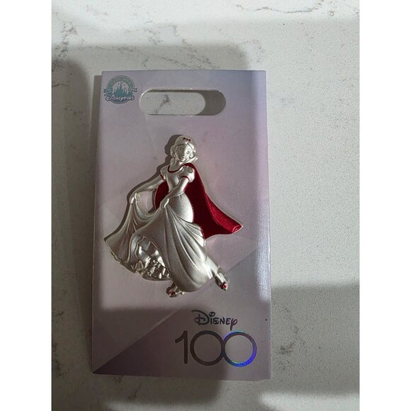2023 Disney Platinum 100 Years of Wonder 100th Anniversary Snow White D100 Pin - Picture 1 of 2